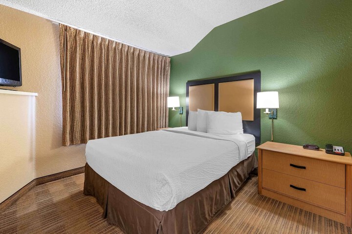 Room 19 of 35