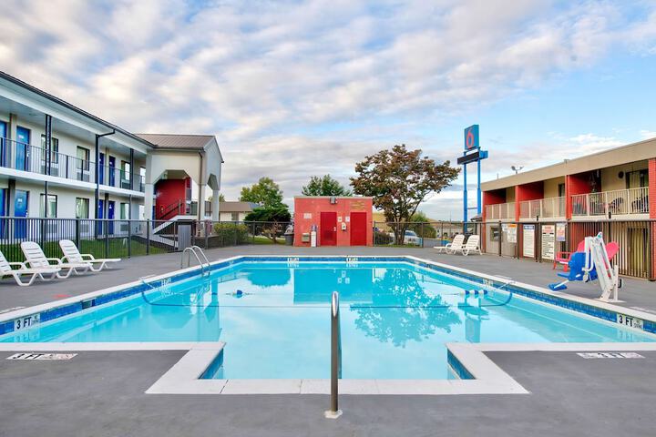 Pool 7 of 25