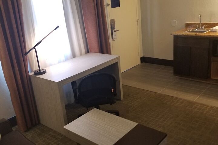 Room 6 of 15