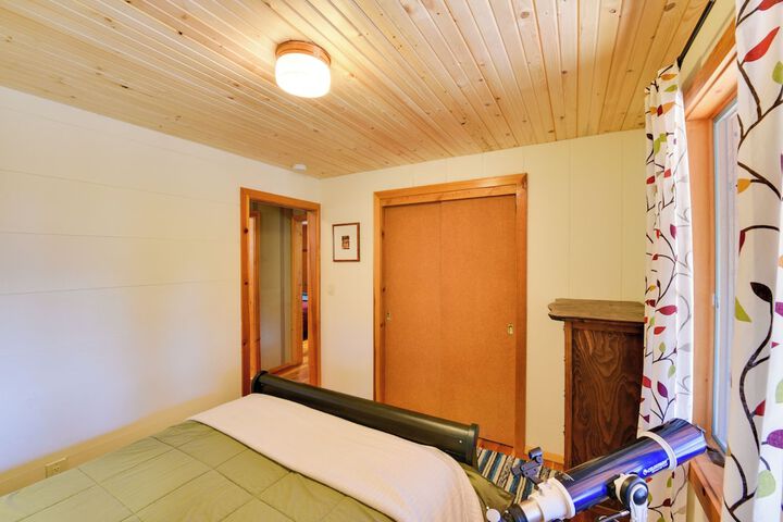 Idyllic Twin Lakes Escape w / Views of the Lakes