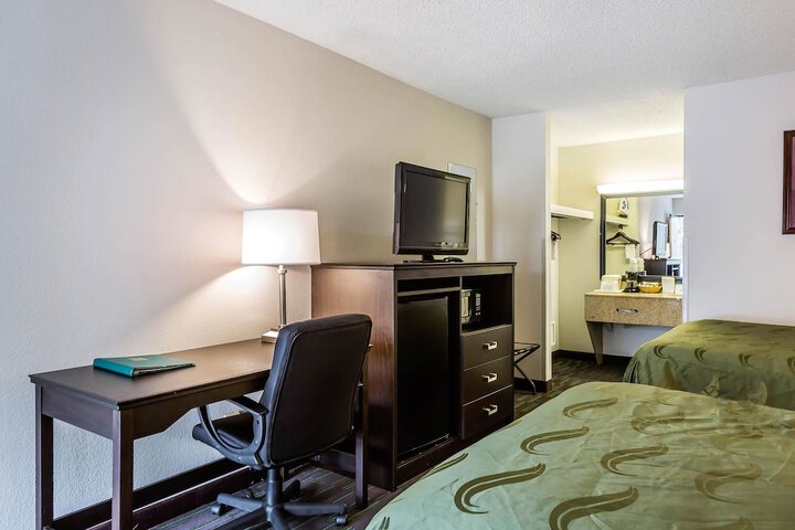 Room 11 of 37