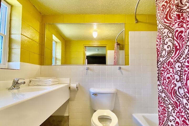 Room 16 of 28
