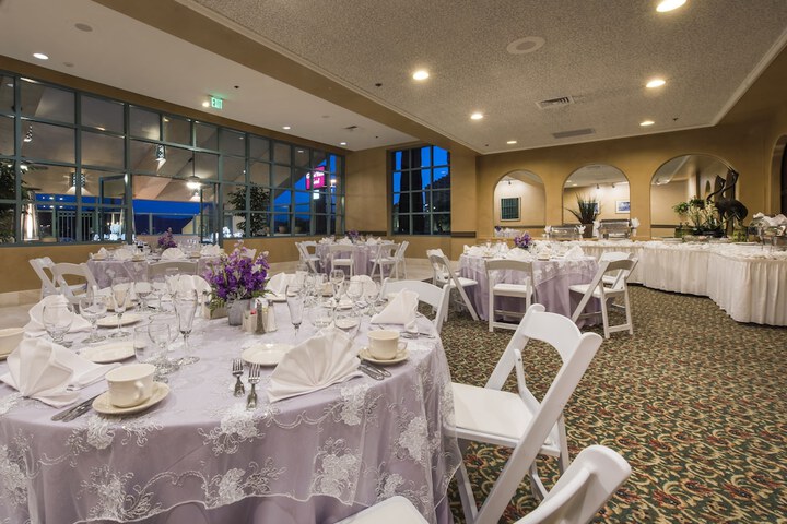 Ballroom/Hall 25 of 34