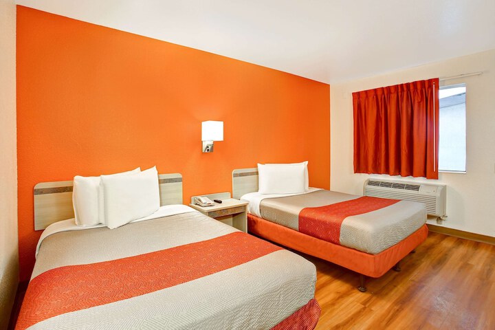 Room 35 of 39
