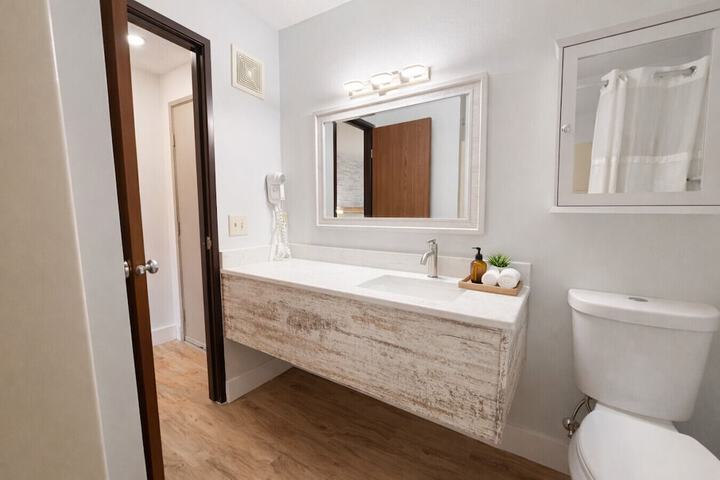Nisswa Hotel and Suites