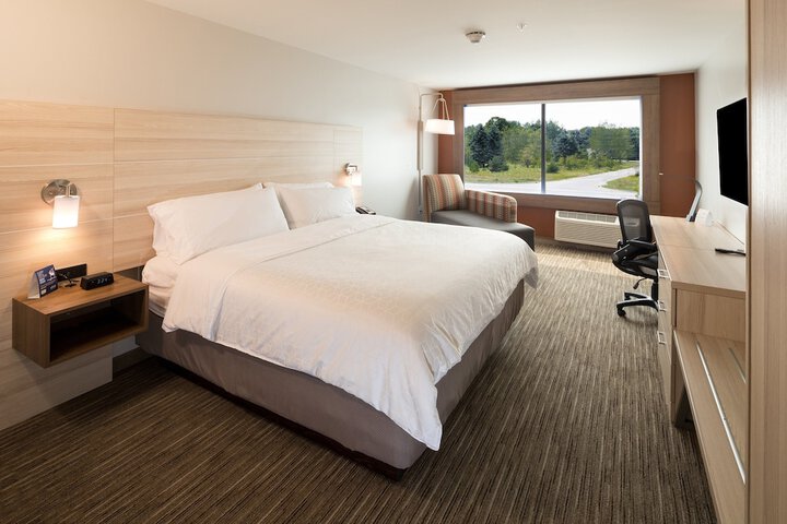 Holiday Inn Express Hotel & Suites Bay City by IHG