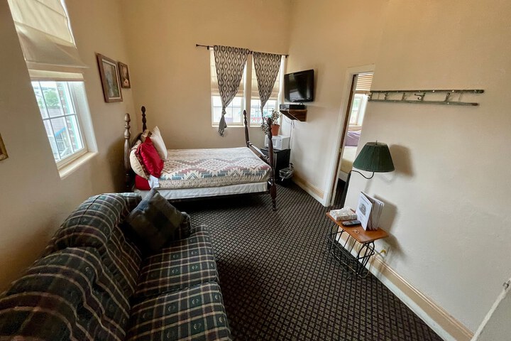 Room 52 of 75