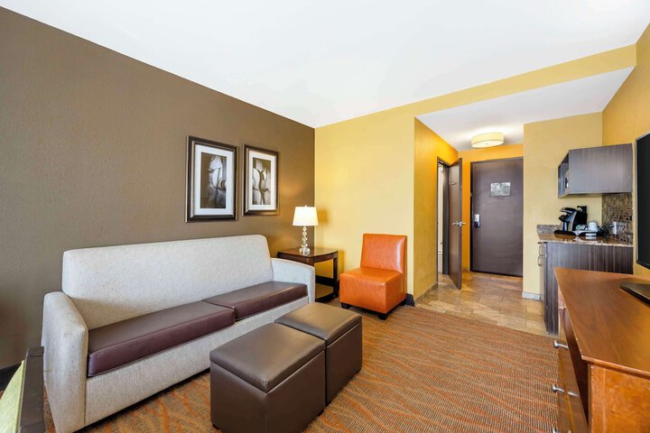 Best Western Plus Tupelo Inn & Suites