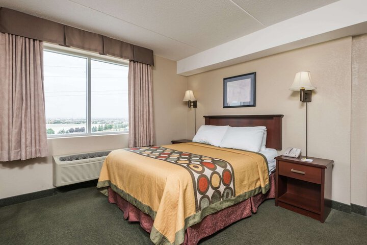 Room 11 of 19