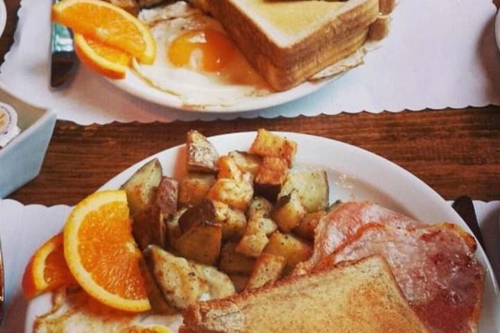 Breakfast/Coffee Service 73 of 96