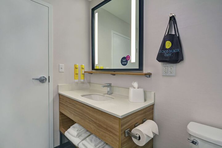 Room 17 of 27