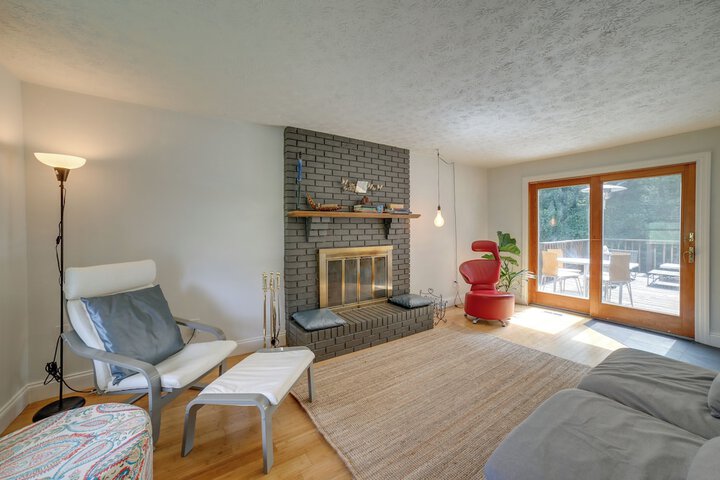 Charming Vacation Rental: 15 Mi to Pittsburgh