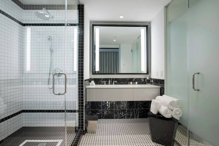The Laura Hotel Houston Downtown, Autograph Collection