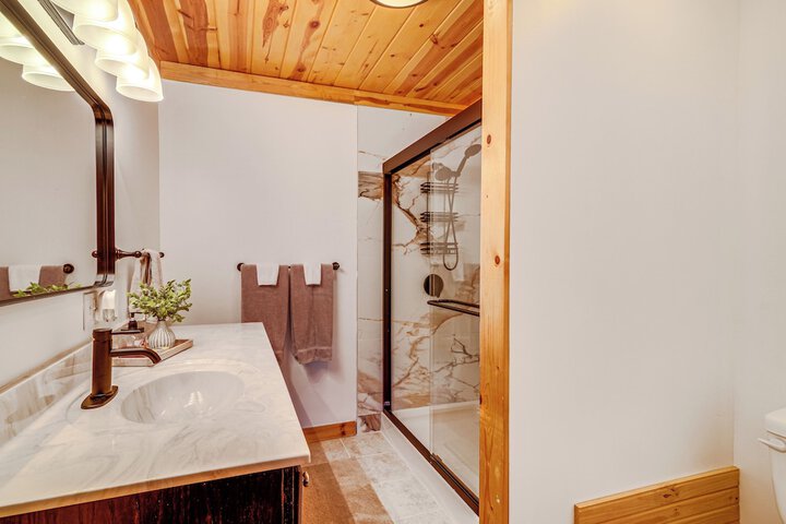Modern Cabin w / Grill Near Golf & Bass Fishing!