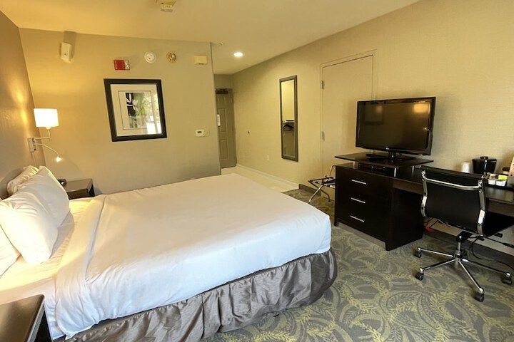 Country Inn & Suites by Radisson San Carlos, CA