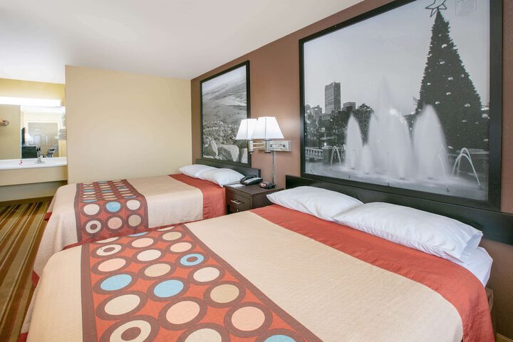 Room 26 of 32
