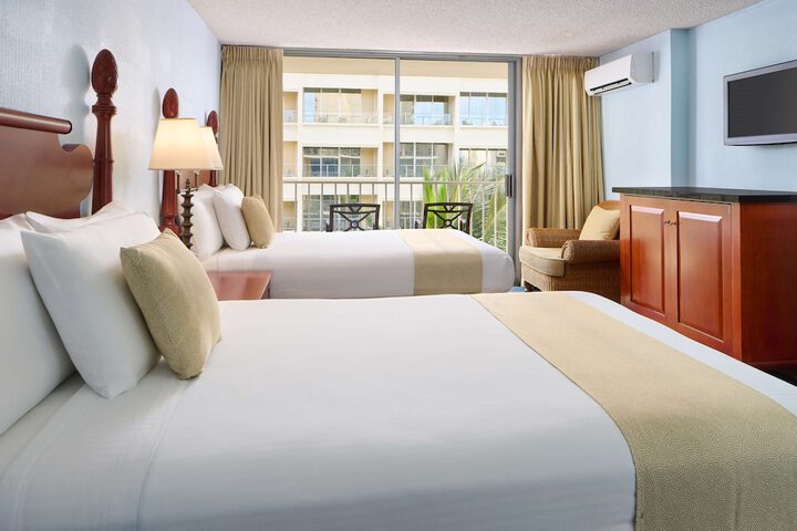 Room 10 of 28