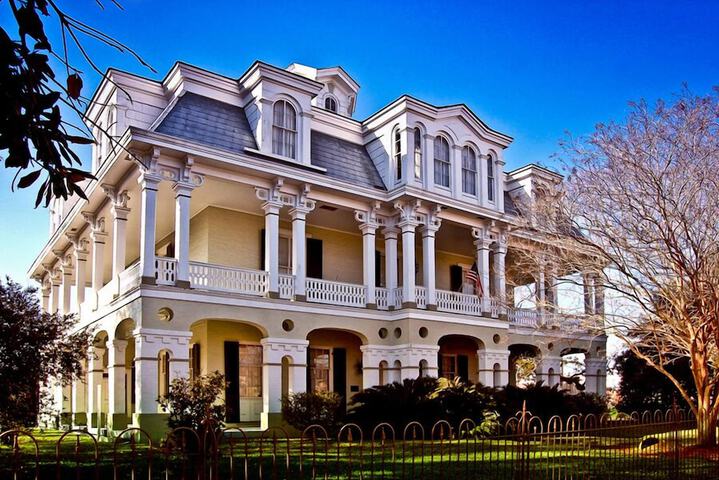 The Dansereau House