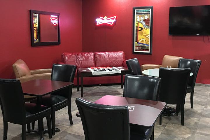 Lounge 49 of 59
