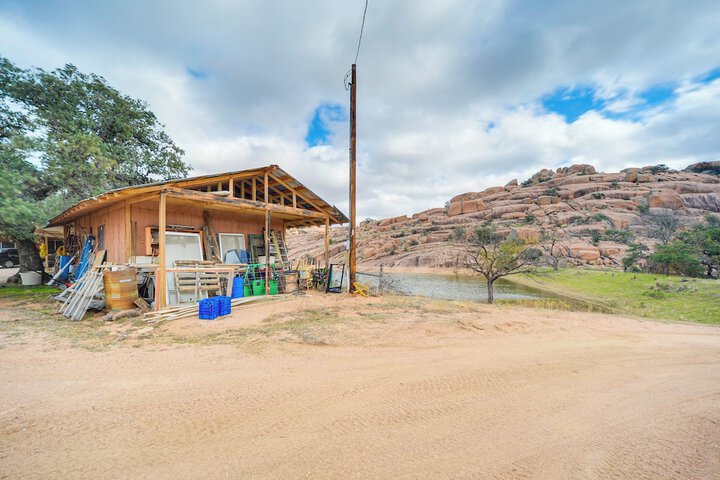 Rustic & Western House on Lake - Swim & Fish!