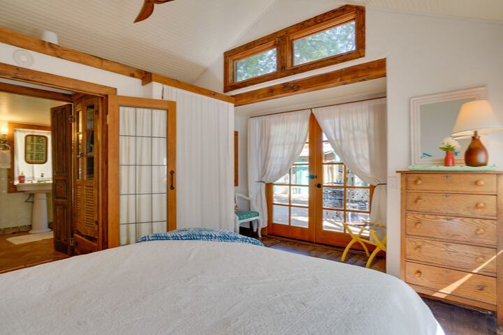 Patagonia Cottage w / Patio & Yard: Walk to Town!