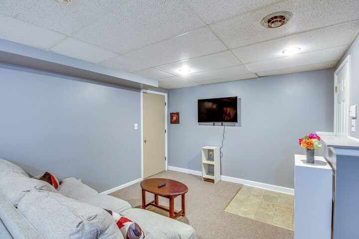 Shawnee Vacation Rental 11 Mi to Kansas City!