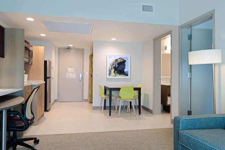 Home2 Suites by Hilton Atlanta Airport College Park