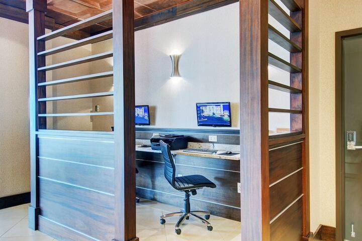 Business Center 40 of 41