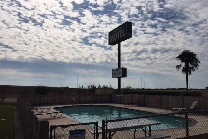 Pool 5 of 17