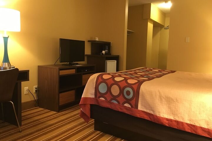 Room 10 of 32