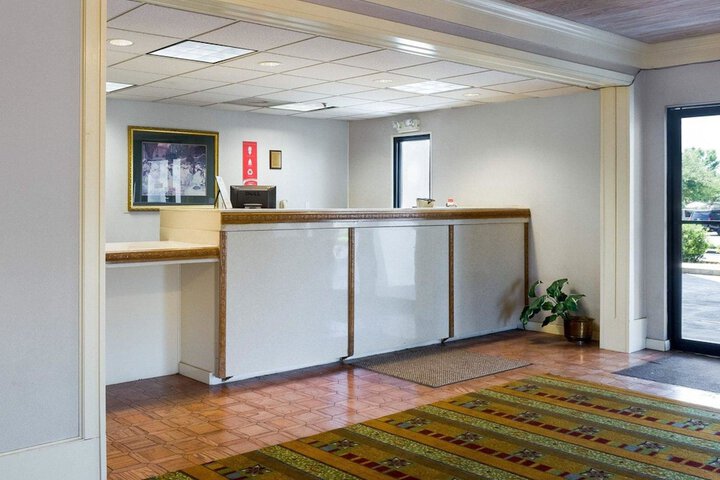 Econo Lodge Canton I-55