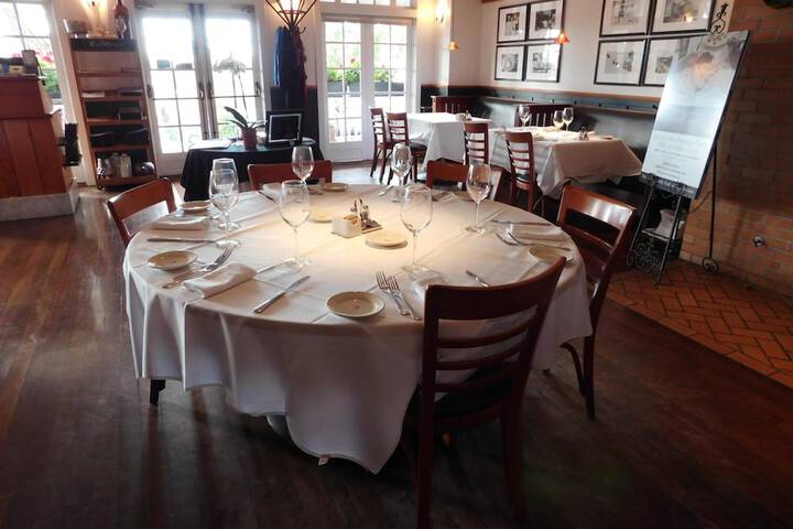 Dining 33 of 39