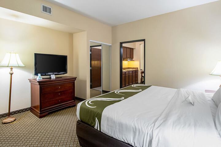 Room 17 of 32