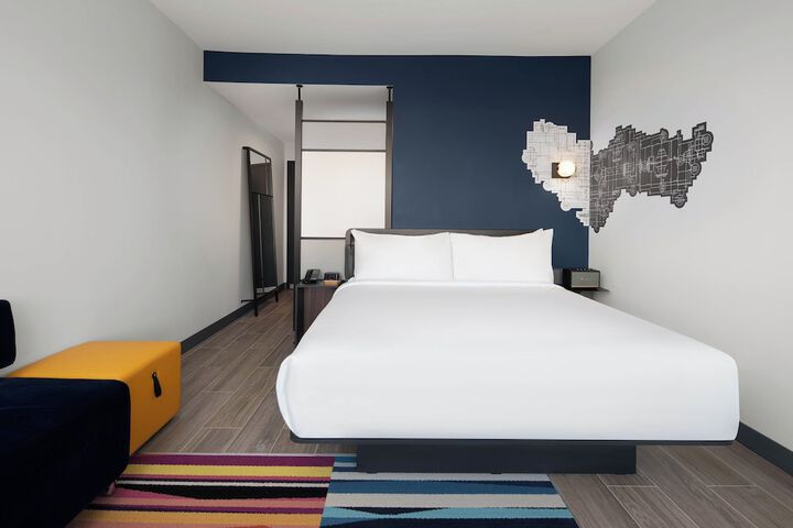 Room 13 of 28