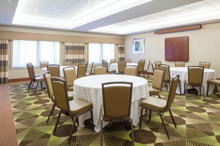 Holiday Inn Manchester Airport by IHG