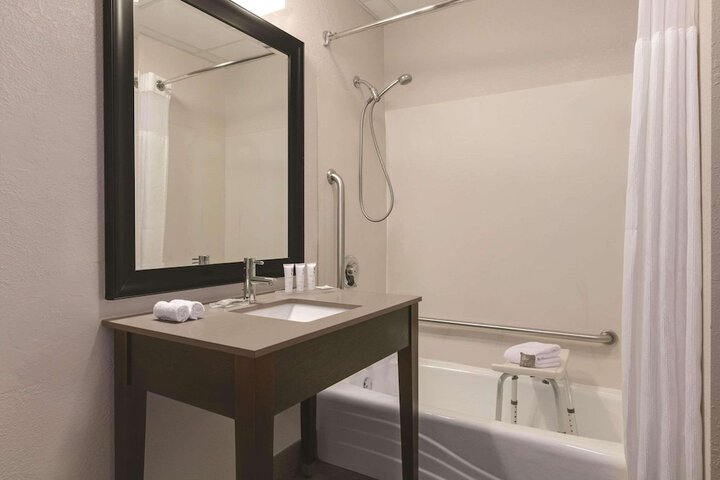 Room 16 of 24