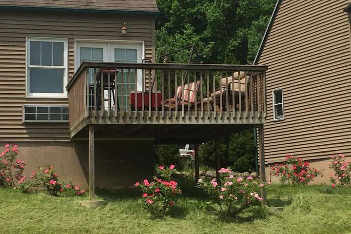 Spruce Hill Inn and Cottages