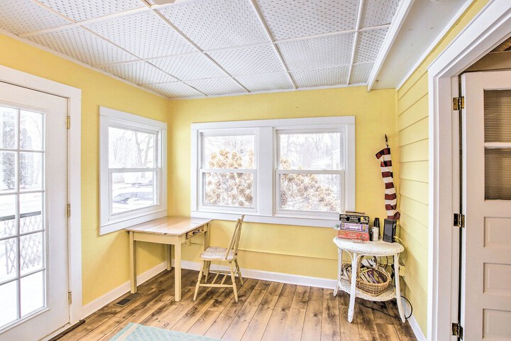 Green Lake Vacation Home w / Screened Porch!