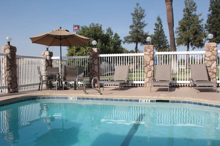 Pool 4 of 32