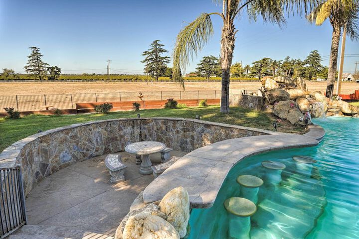 Near Wineries: Elk Grove Getaway w / Saltwater Pool