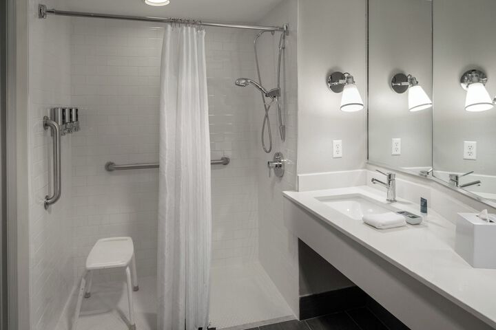 Room 15 of 40