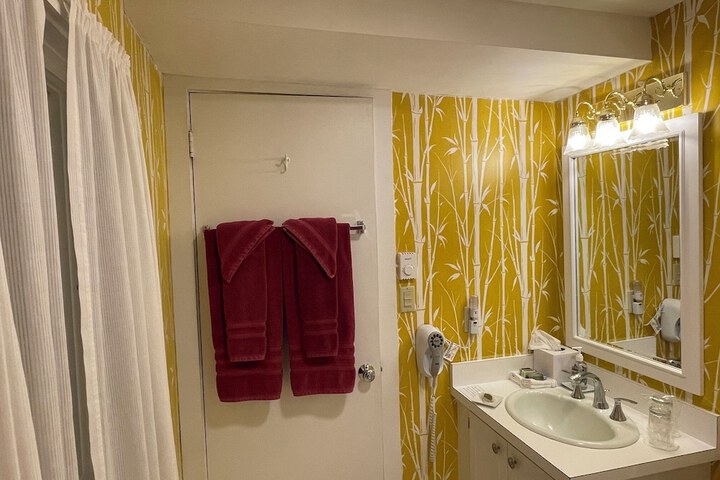 Room 66 of 148