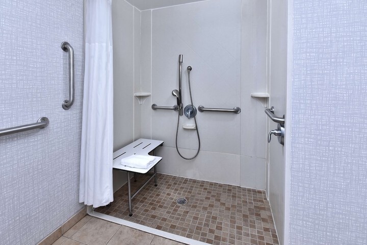 Room 16 of 37