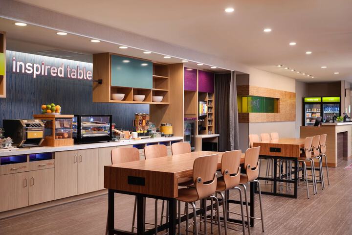 Breakfast/Coffee Service 25 of 33