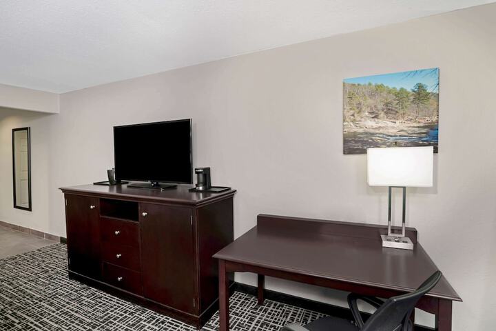 Room 13 of 32