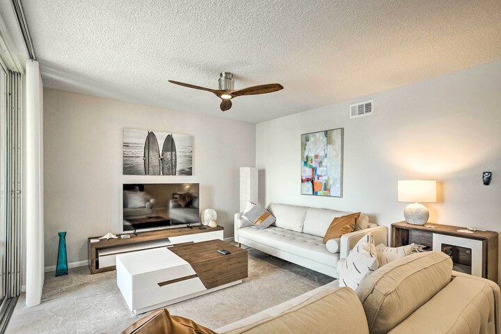 Jupiter Bay Condo w / Pool Half Mile to Beach!