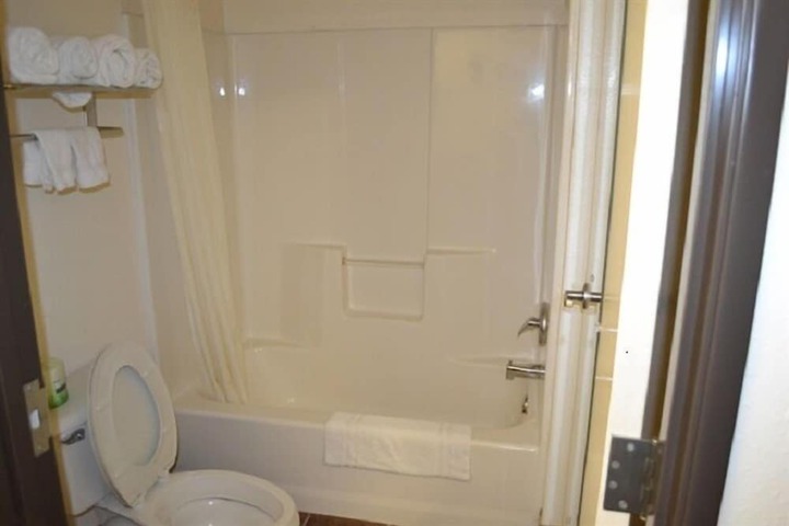 Room 10 of 21