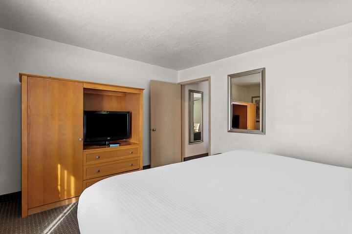 Room 28 of 40