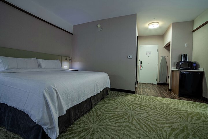 Room 14 of 36