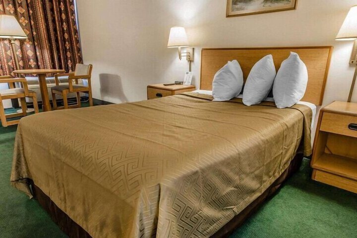 Room 8 of 22